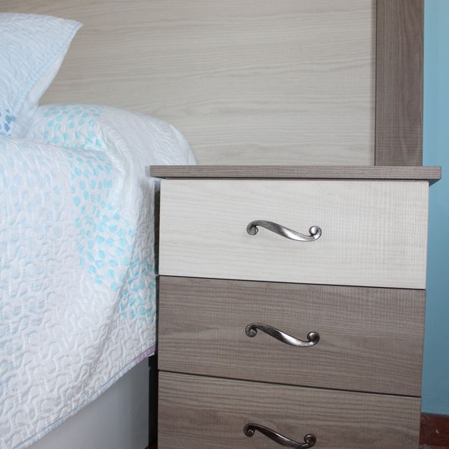 Mueble de madera artesanal